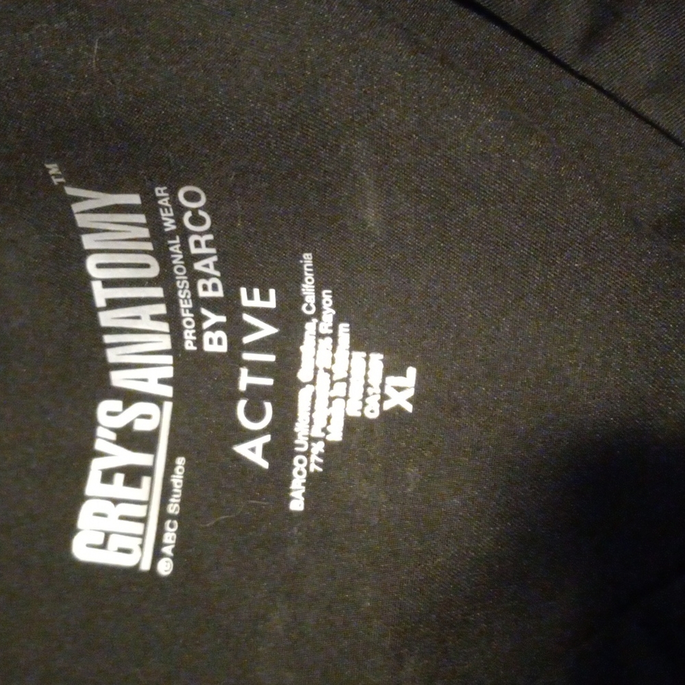 Scrub tops - Picture 2 of 4